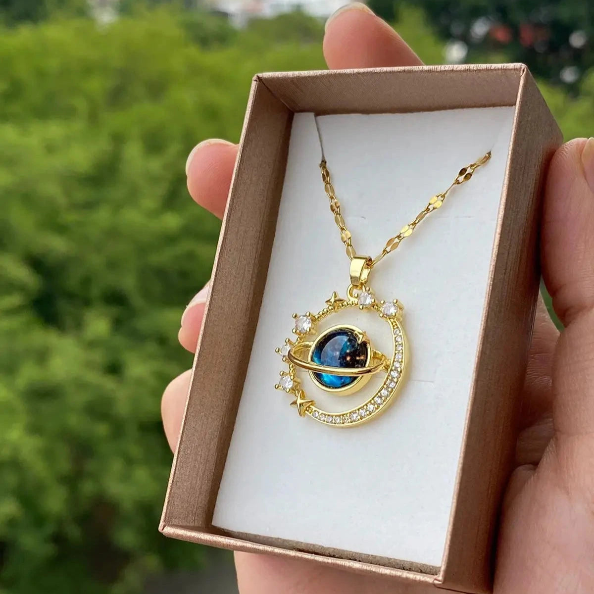 Collar Saturno: Demuestra Tu Infinito Amor 💫